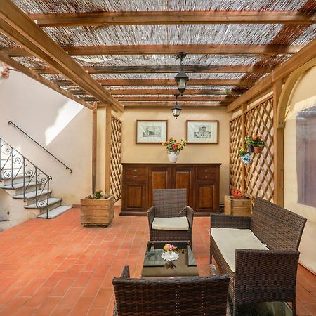 Antica Residenza Santa Chiara -City Center لوكا المظهر الخارجي الصورة