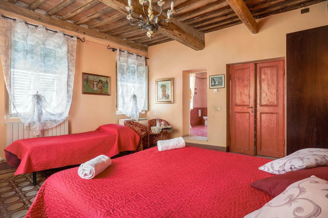Antica Residenza Santa Chiara -City Center لوكا المظهر الخارجي الصورة