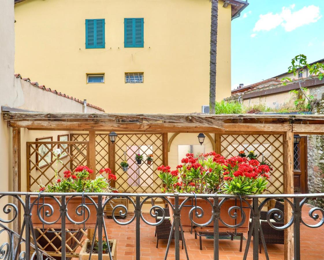 Antica Residenza Santa Chiara -City Center لوكا المظهر الخارجي الصورة