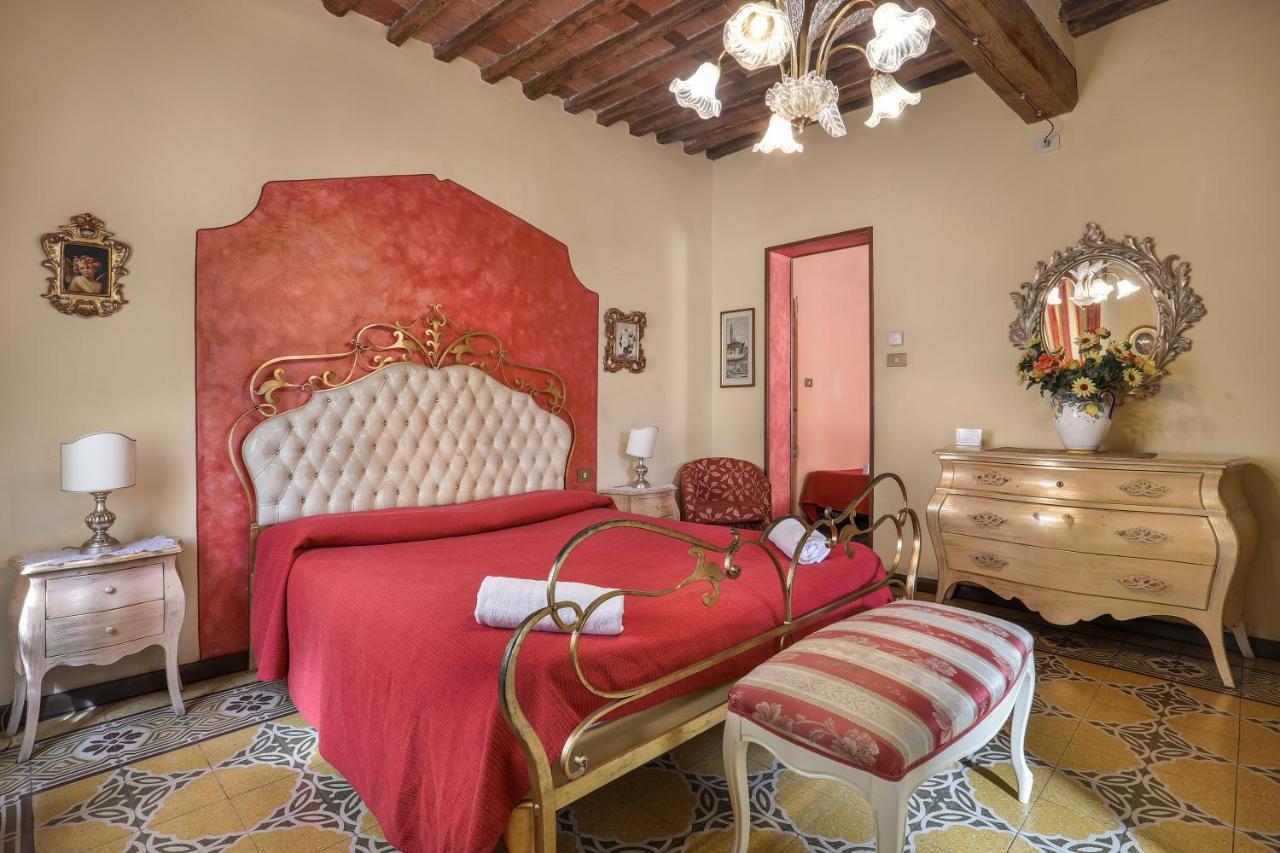 Antica Residenza Santa Chiara -City Center لوكا المظهر الخارجي الصورة