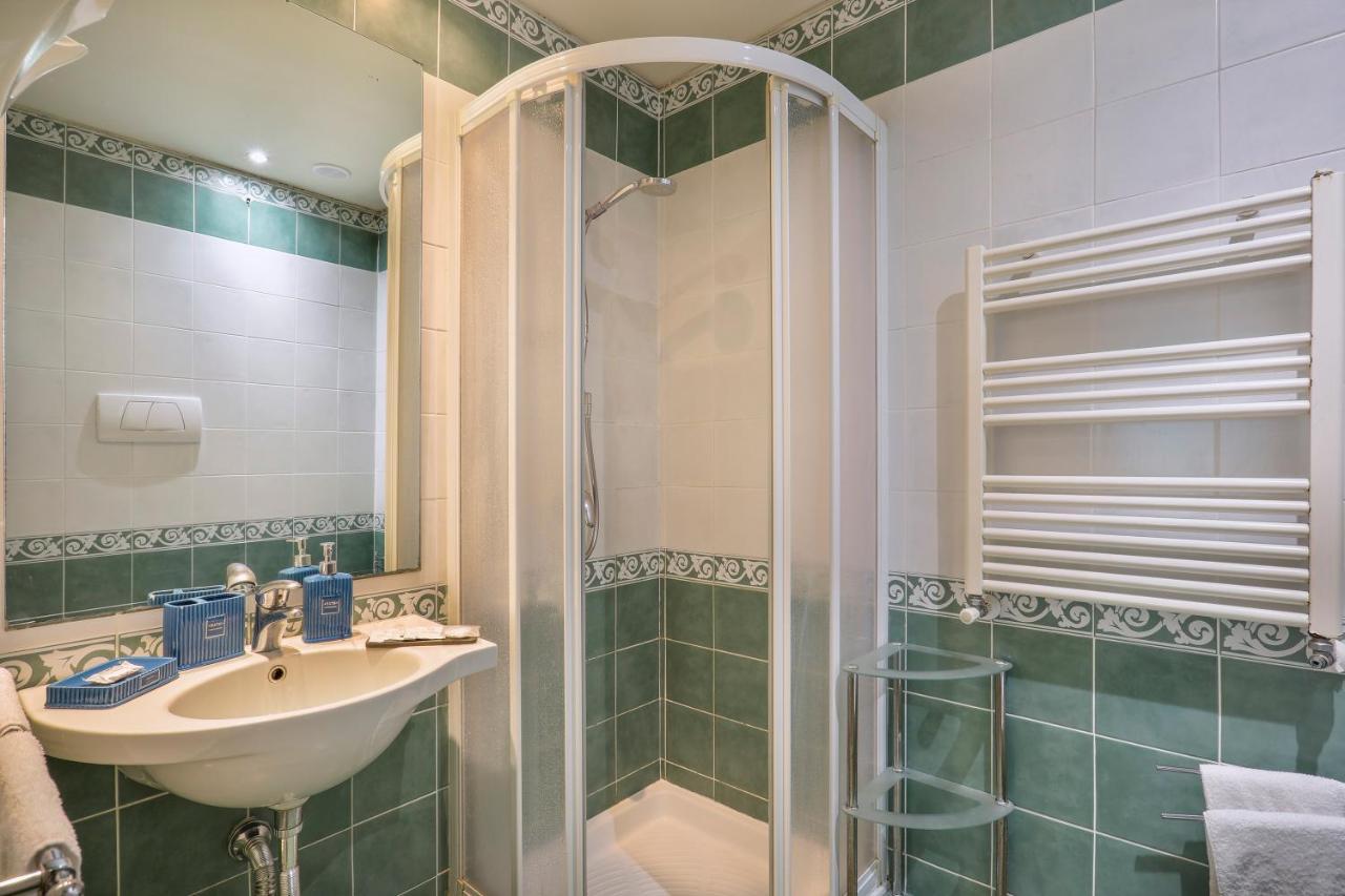 Antica Residenza Santa Chiara -City Center لوكا المظهر الخارجي الصورة