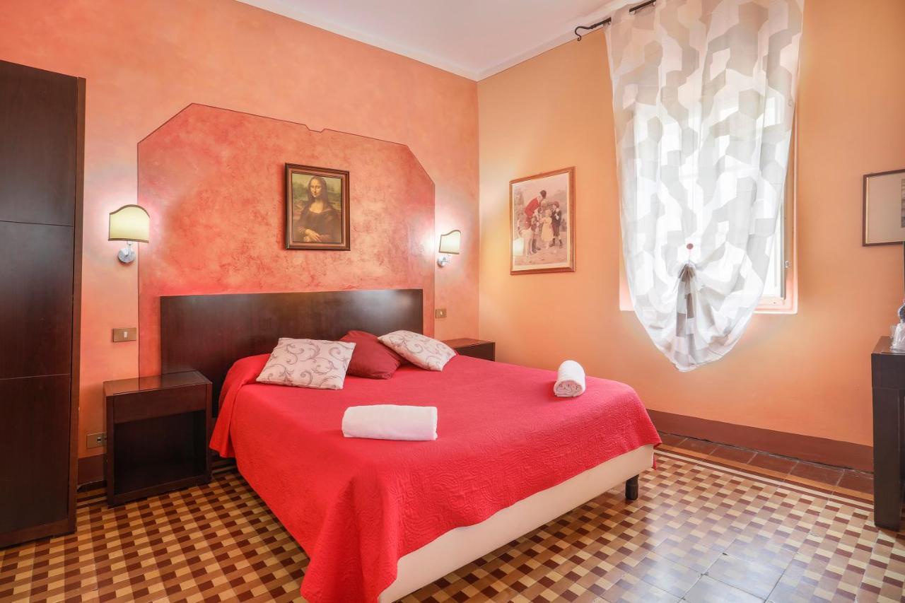 Antica Residenza Santa Chiara -City Center لوكا المظهر الخارجي الصورة