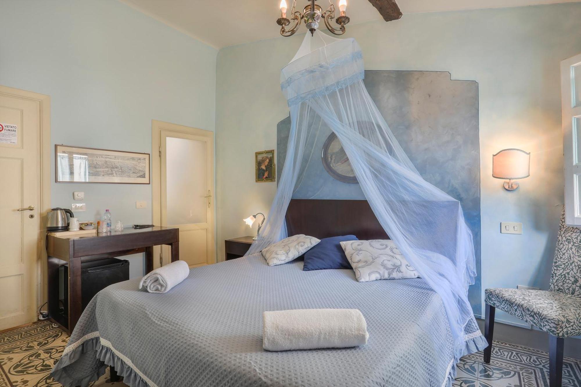 Antica Residenza Santa Chiara -City Center لوكا المظهر الخارجي الصورة
