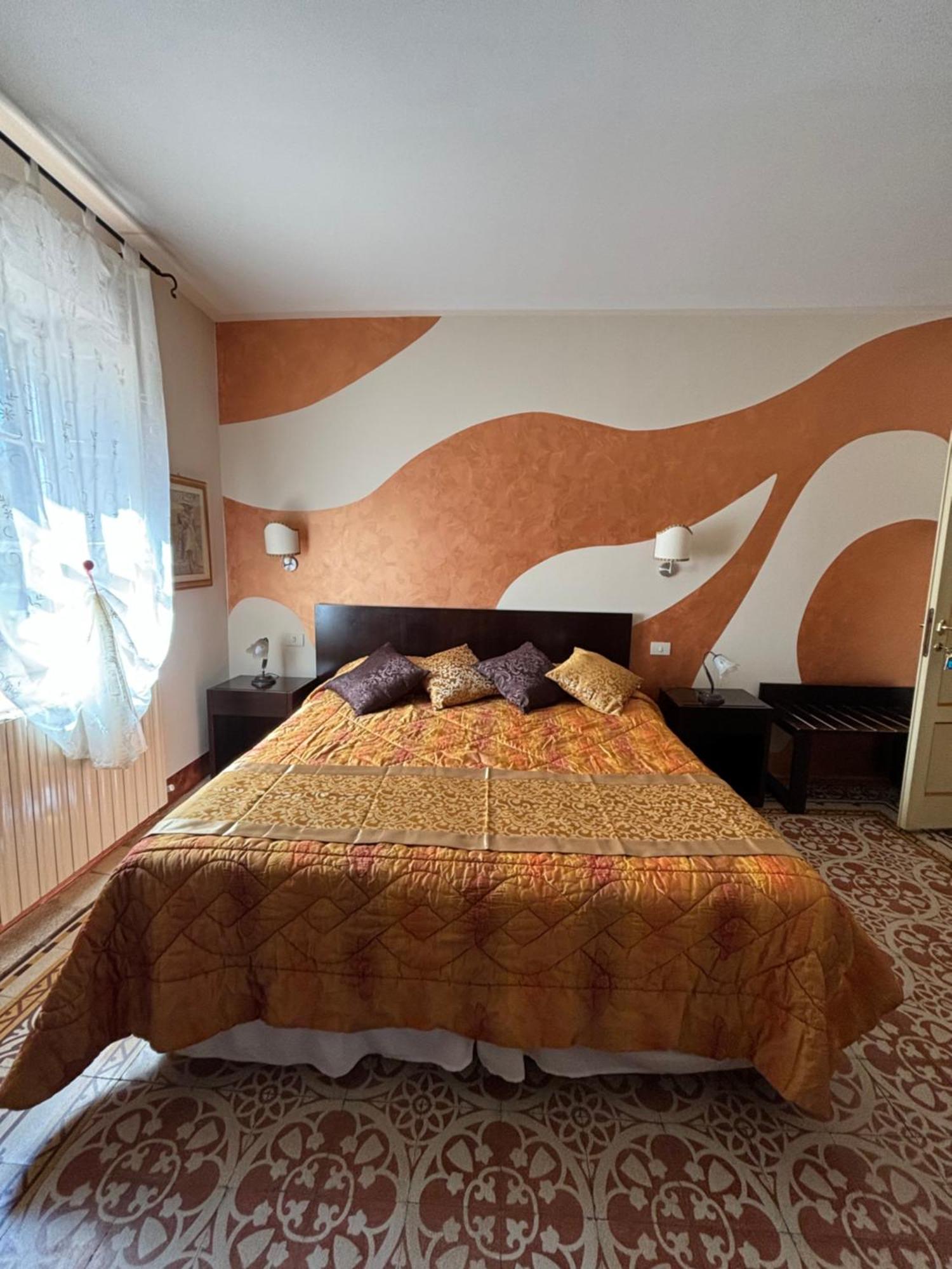 Antica Residenza Santa Chiara -City Center لوكا المظهر الخارجي الصورة