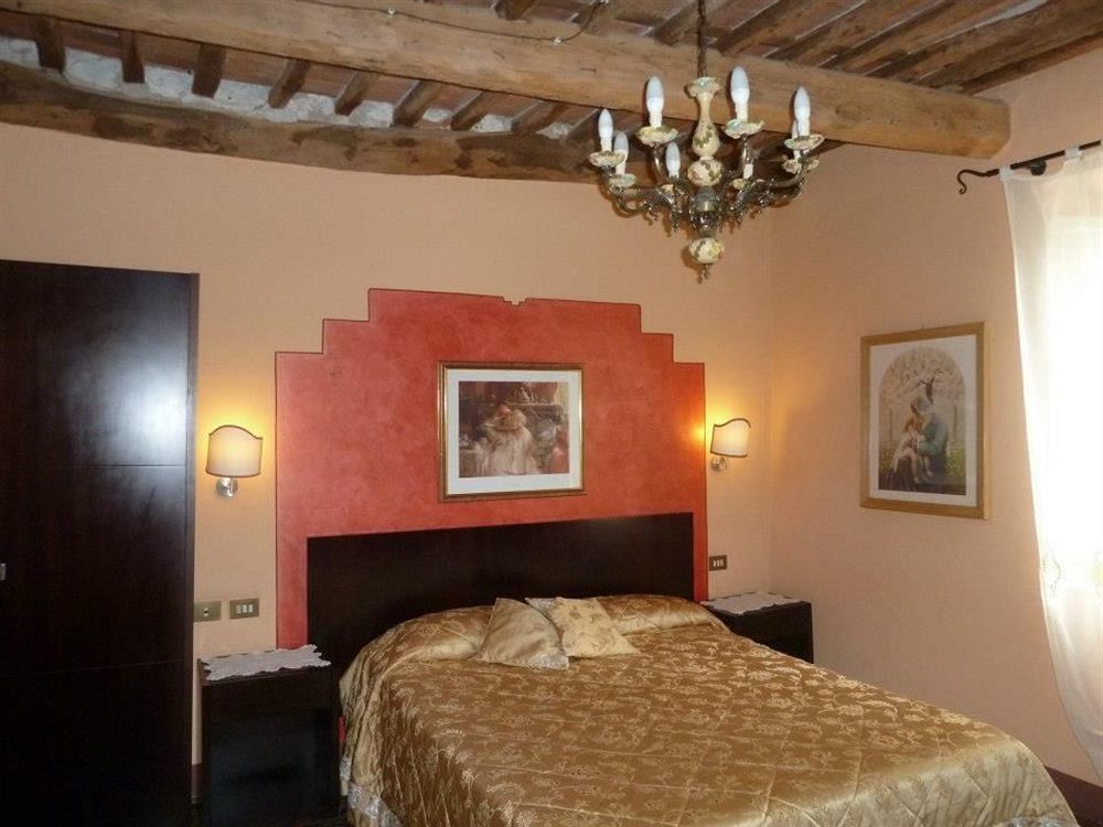 Antica Residenza Santa Chiara -City Center لوكا المظهر الخارجي الصورة