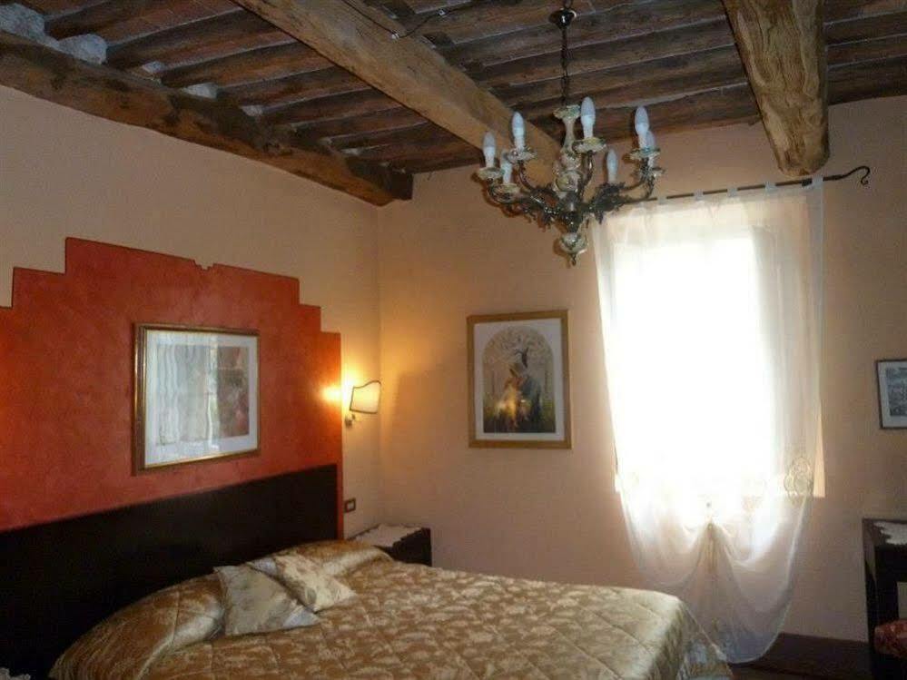 Antica Residenza Santa Chiara -City Center لوكا المظهر الخارجي الصورة
